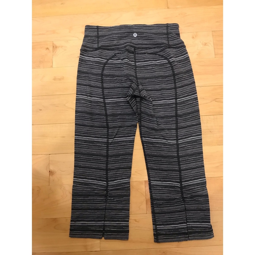 Lululemon cropped leggings, size 8!
